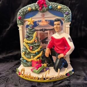 Carlton Cards Heirloom Collection Elvis sings “If Every Day Was Like Christmas”